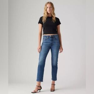 Levi’s | Women’s medium blue Premium Wedgie buttonfly jean front/back pockets 26